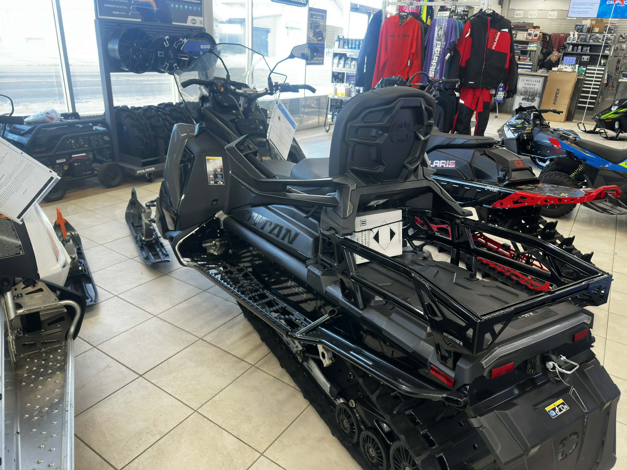 POLARIS TITAN 650 ADVENTURE 155 1.8" ES 2025 – Image 2